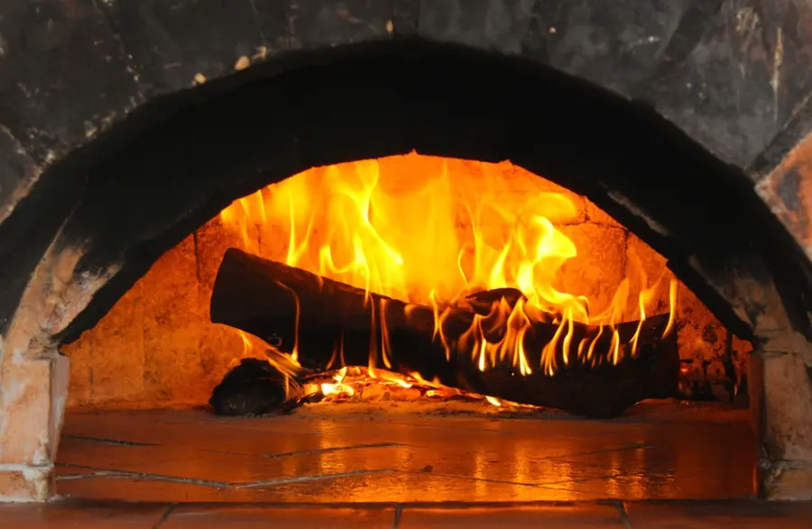 Forno a legna: otto suggerimenti per utilizzarlo al meglio